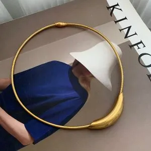 Minimalist Curved Tube Titanium Steel Choker – Fade-Resistant Metal Statement Necklace
