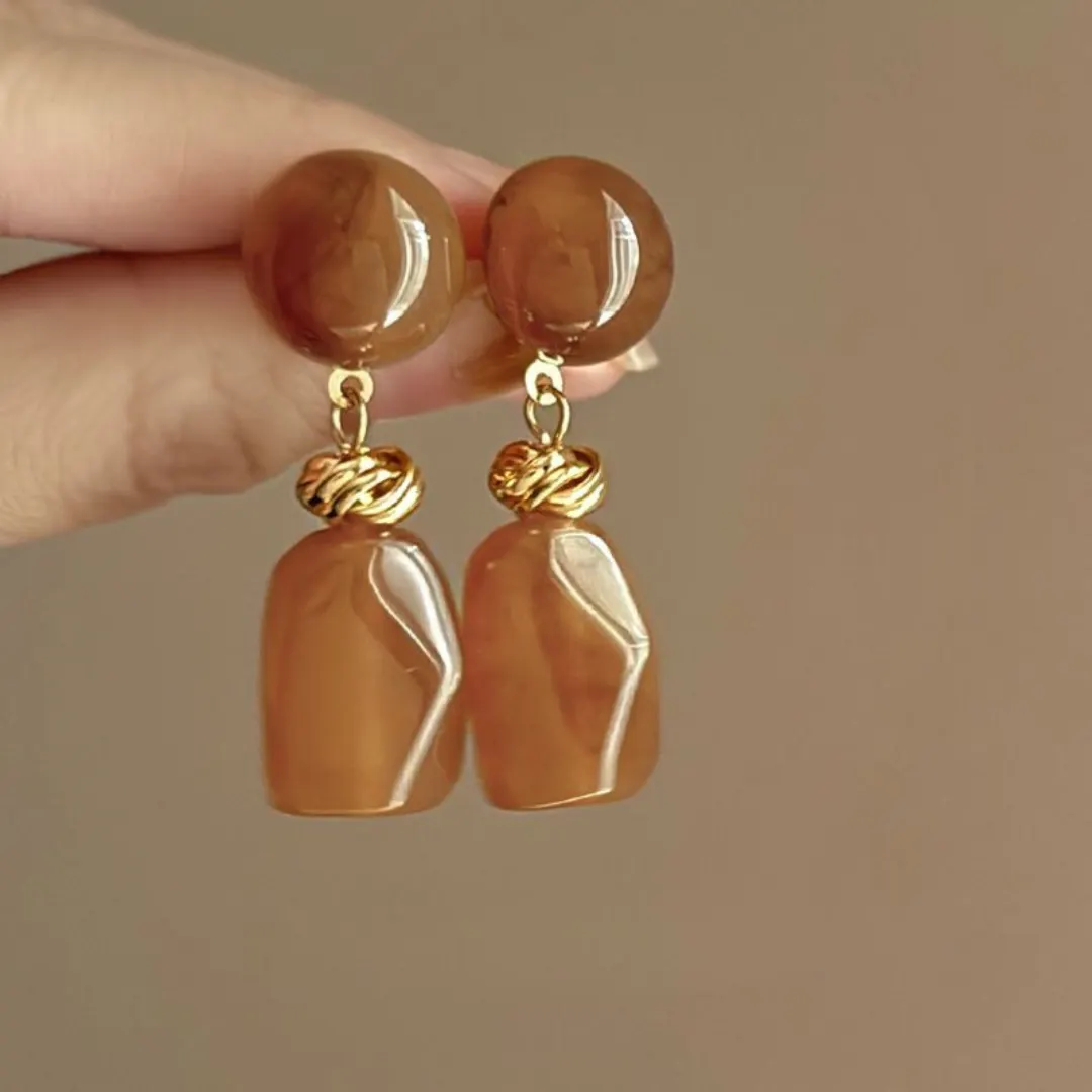 1_4bd18fb0-10ff-45df-835d-3c464432ebb4 French Vintage Acrylic Long Earrings – Cream Almond and Sunset Orange Elegant Statement Studs - Image 1