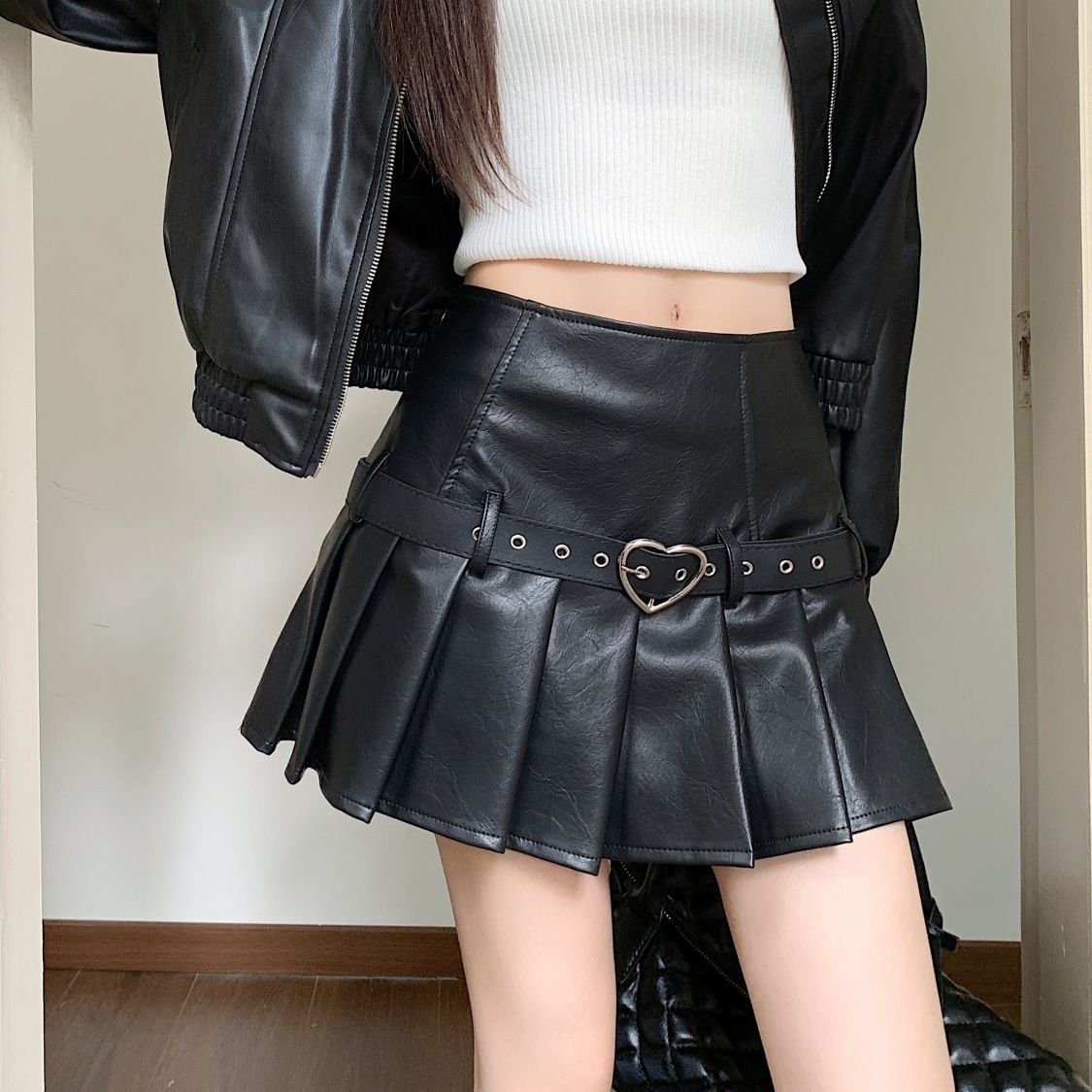 Main Images7 Women's PU Leather Pleated A-Line Mini Skirt - Image 1