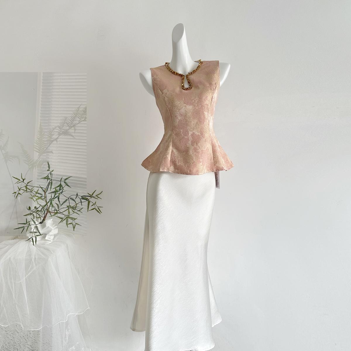Weixin Image_2026-10-16_141057_708 Embroidered Waist-Defined Top - Image 1
